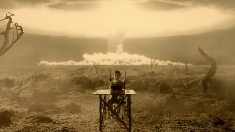 Crítica | American Horror Story: Apocalypse 8×01: 'The End ...