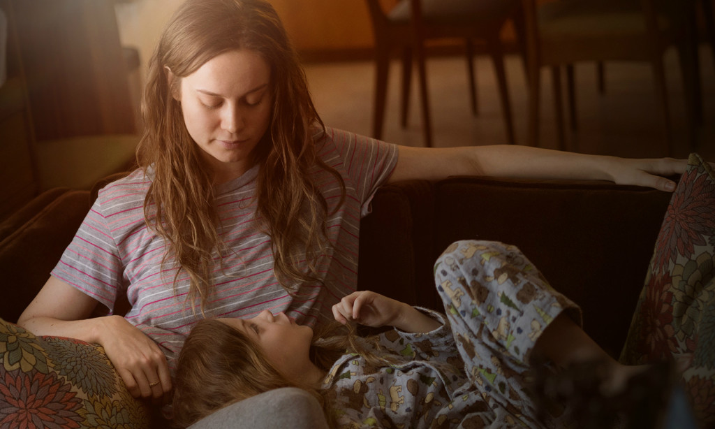 Brie Larson e Jacob Tremblay em O Quarto de Jack