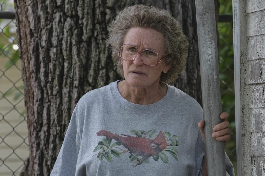 Glenn Close indicada à Melhor Atriz Coadjuvante e à Pior no mesmo ano.